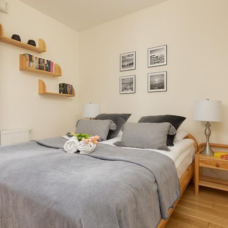 Osiedle Intenso Warszawa Wola By Noclegi Renters Kültér fotó